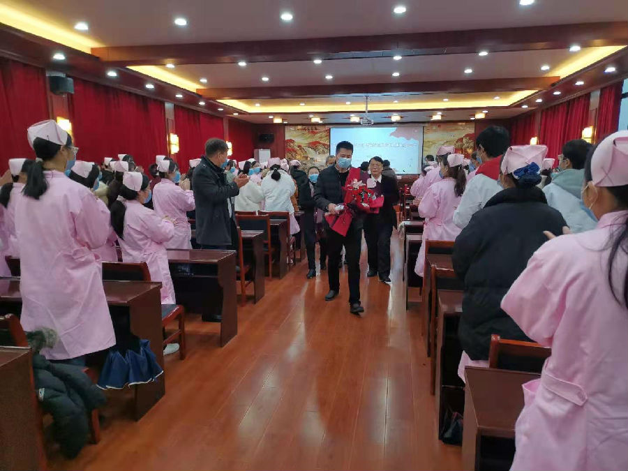 鹰潭卫生学校举行“抗疫英雄先进事迹”宣讲会